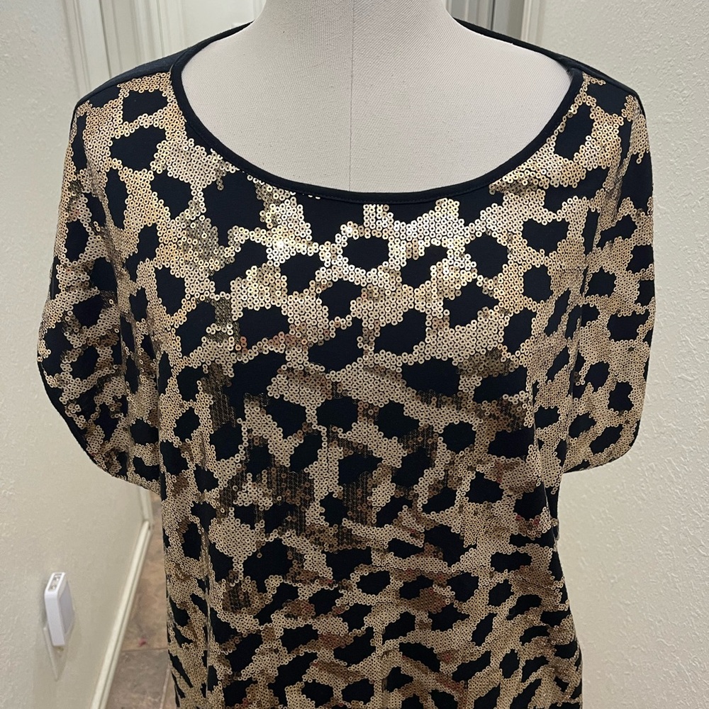 Plus Size Sequin Animal Print Top Size 1X runs big.